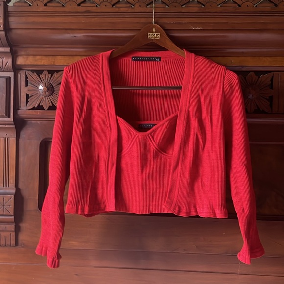 Twin set, knit cropped top with matching jacket. - Picture 1 of 5